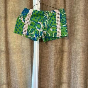 Like Brand New!!! Size 0 Lilly Pulitzer Limeade Roar of the Jungle shorts